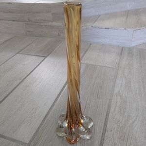BEAUTIFUL GLASS VASE